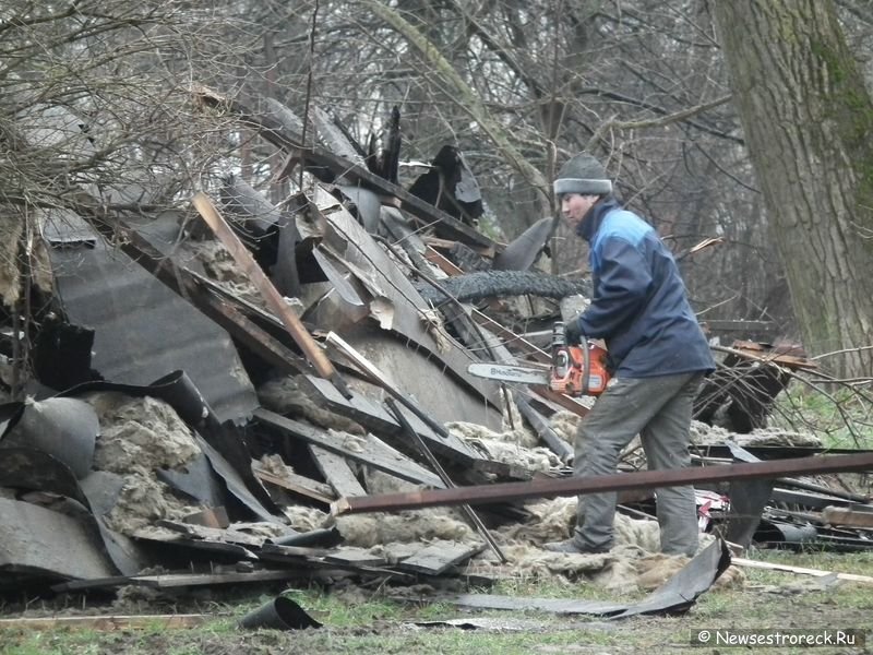 В Сестрорецке снесли бывший магазин хозяйственных товаров