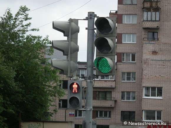 На ул.Токарева светофоры развернуло ветром