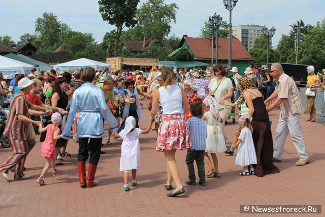 Сестроречане отметили День семьи, любви и верности