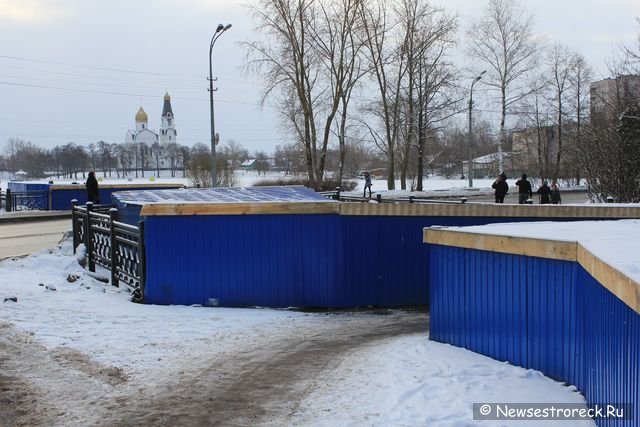 У водосливного канала убрали забор