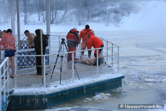 В Сестрорецке женщине стало плохо после купания в проруби