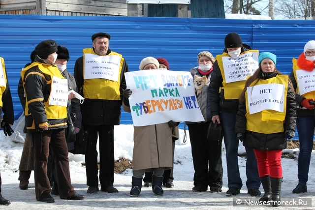 Жители Сестрорецка вышли на митинг против строительства на месте туберкулезной больницы