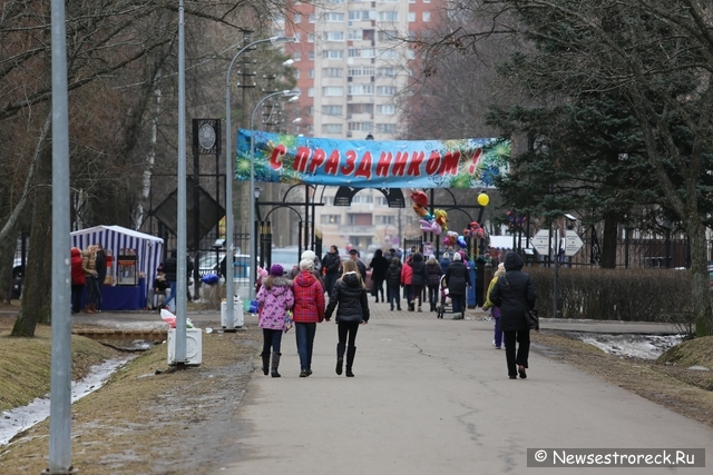 Уходи, зима! В Сестрорецке отметили Масленицу