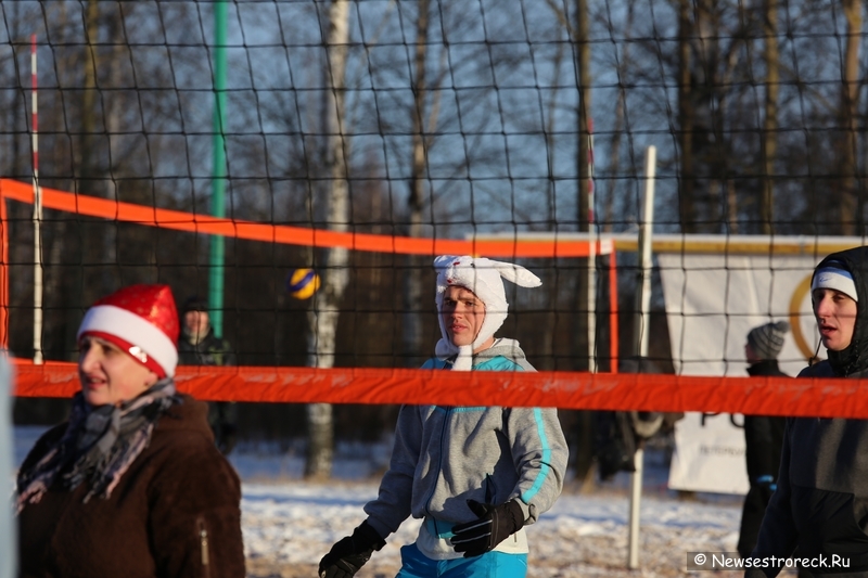 В Сестрорецке состоялся турнир по волейболу на снегу «Snow Volley Christmas-2015»