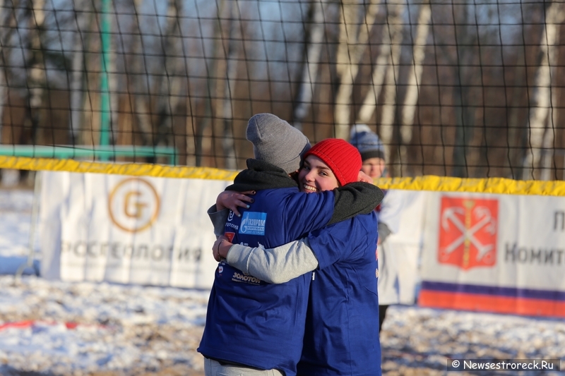 В Сестрорецке состоялся турнир по волейболу на снегу «Snow Volley Christmas-2015»