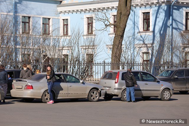 Мелкое ДТП на перекрестке ул.Мосина и ул.Воскова