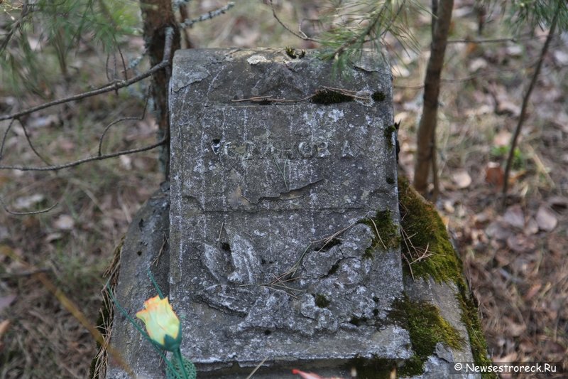 Могилы погибших на воскреснике 1-го августа 1920 года