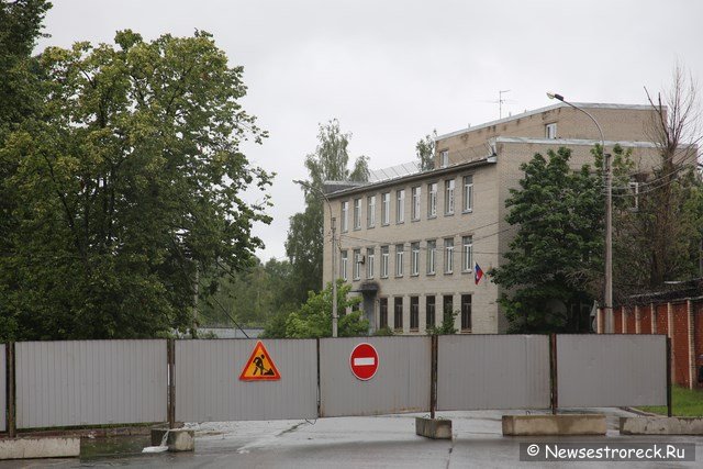 Закрыли сквозной проезд по наб.реки Сестры