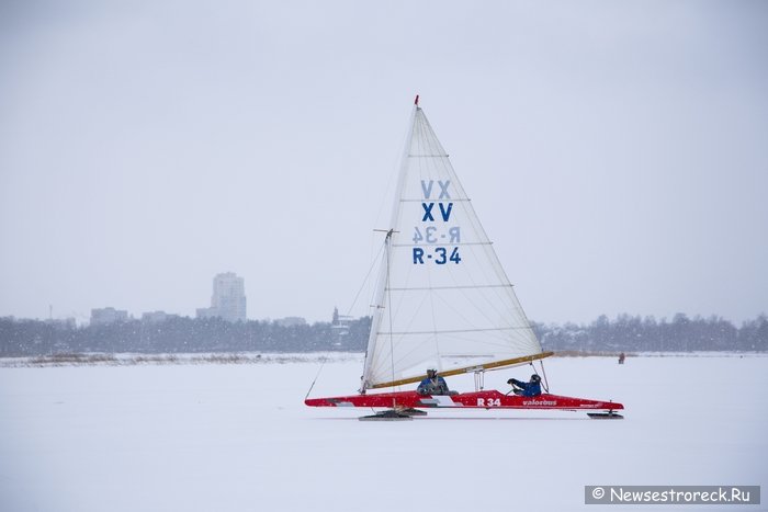 В Сестрорецке прошли гонки на буерах "Чемпионат озера Разлив - 2017"