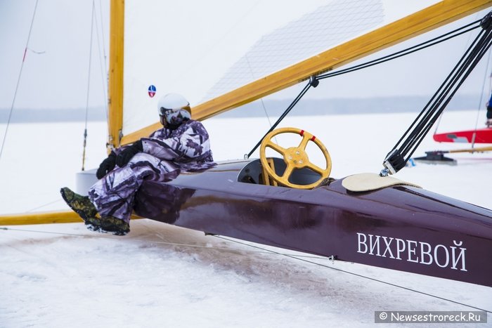 В Сестрорецке прошли гонки на буерах "Чемпионат озера Разлив - 2017"