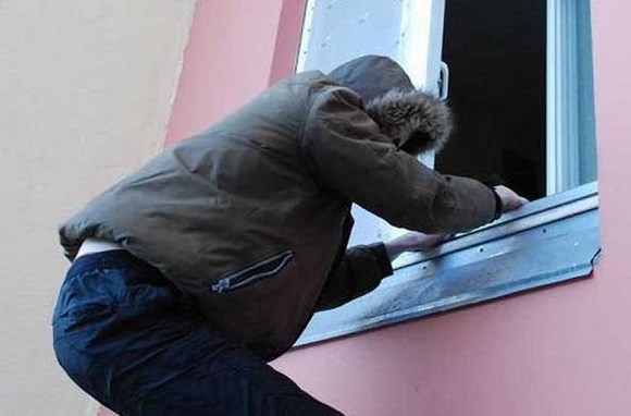 В Сестрорецке раскрыта квартирная кража, совершенная год назад