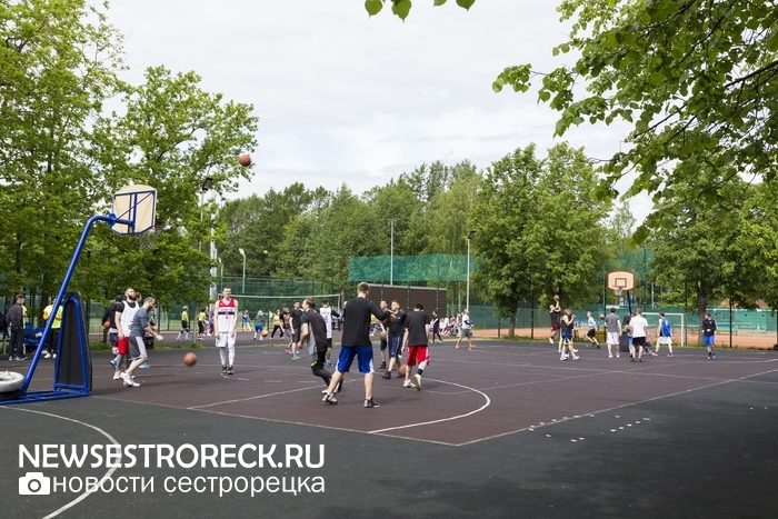 В Сестрорецке прошел турнир по стритболу "FLYING HIGH"