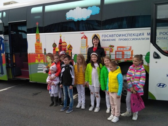 В Сестрорецке работал автобус-тренажер «Школа дорожной безопасности»